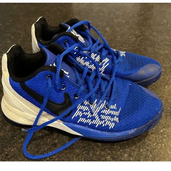 Nike boys kyrie flytrap basketball shoes 5y - Picture 2 of 6